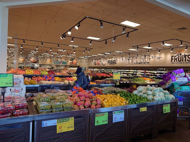 Lotte Market Food Court — Edison