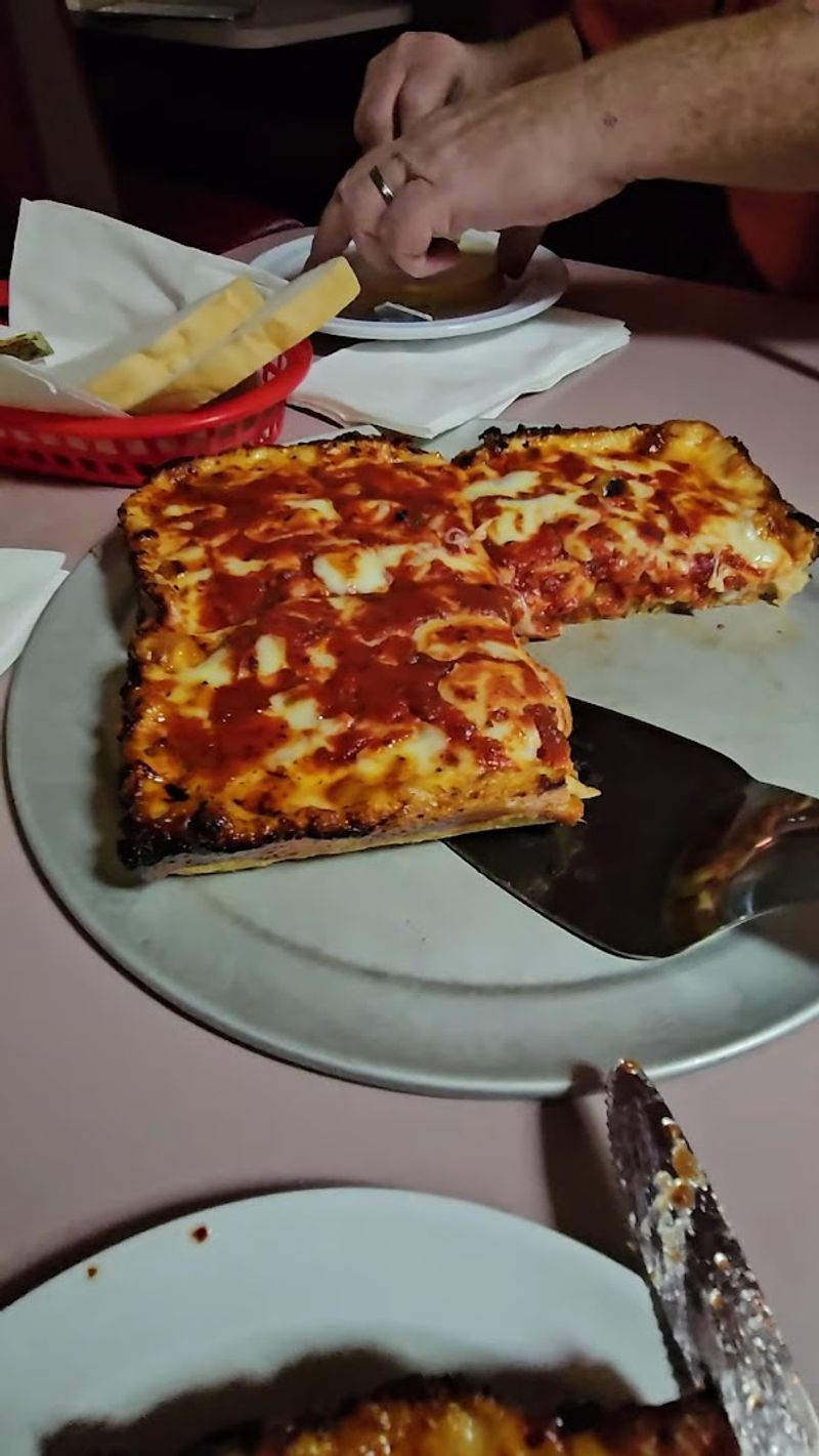 Loui's Pizza