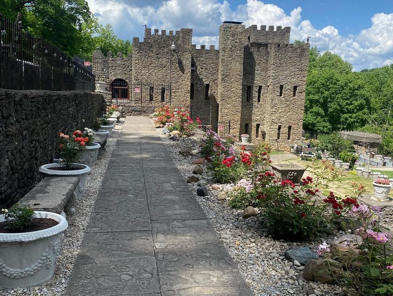 Loveland Castle (Château Laroche), Loveland Loveland Castle (Château Laroche), Loveland