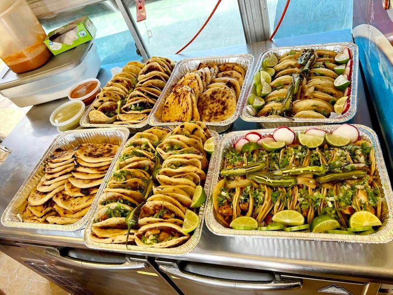 Lupita’s Taqueria y Pupuseria