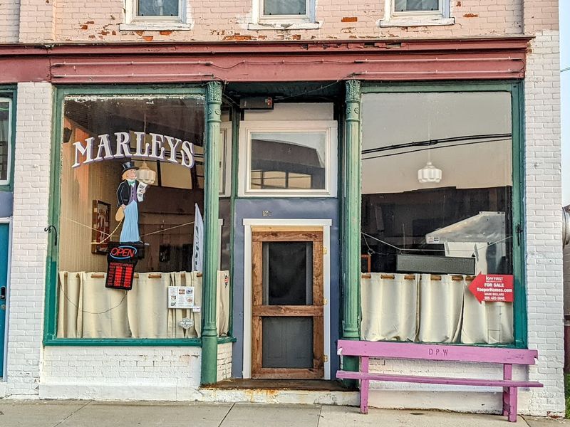 Marley's Bar & Grill, Manistique
