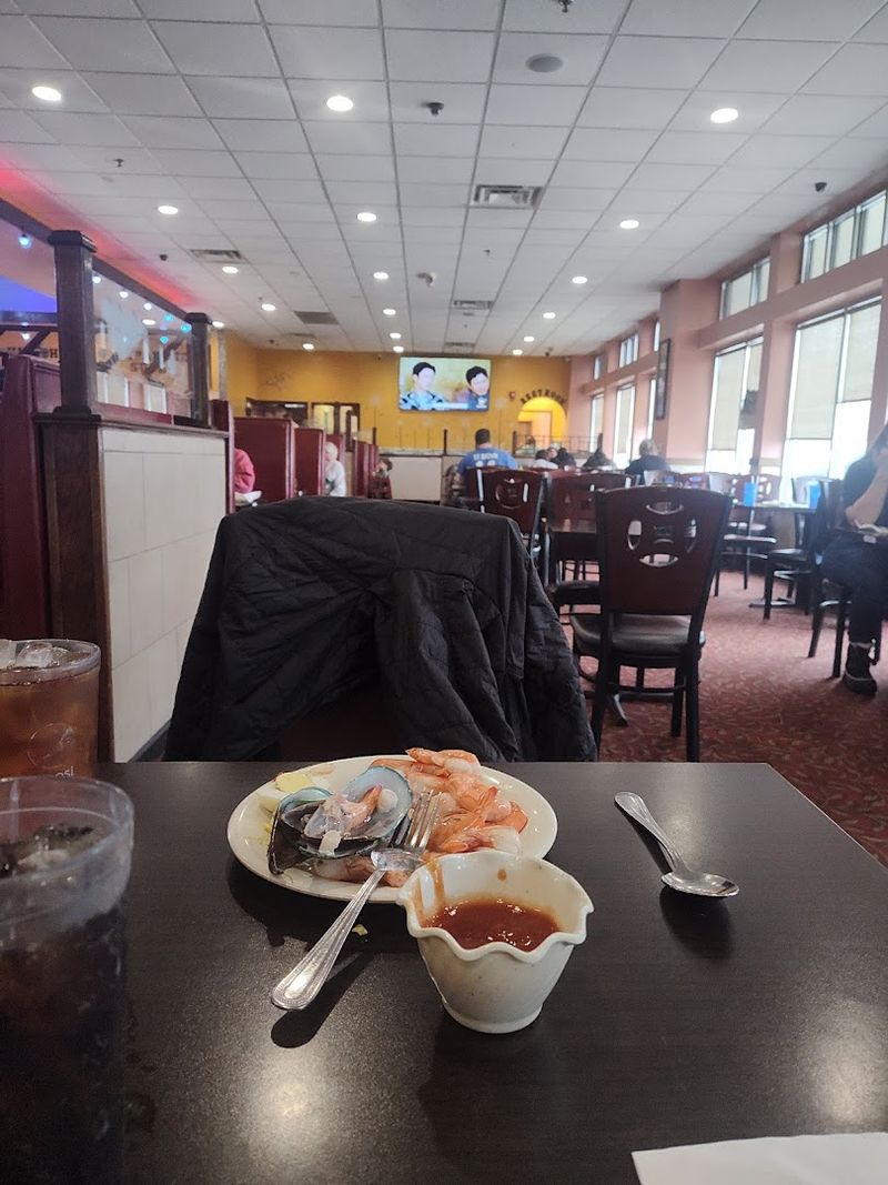 Michigan Lakeshore Location With Easy Parking and Nearby Shopping Michigan Lakeshore Location With Easy Parking and Nearby Shopping