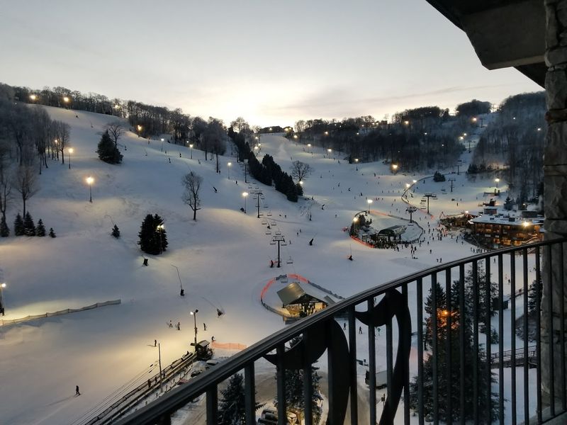 Mountain Views Make Every Minute Feel Special Mountain Views Make Every Minute Feel Special