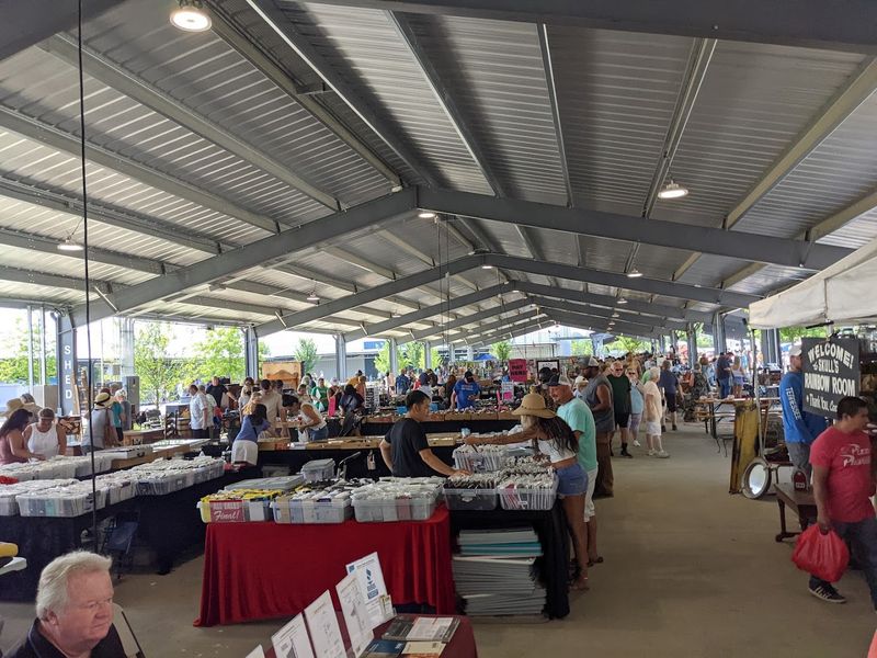 Nashville Flea Market Is The Kind Of Place Where One Quick Stop Turns Into An All-Day Treasure Hunt