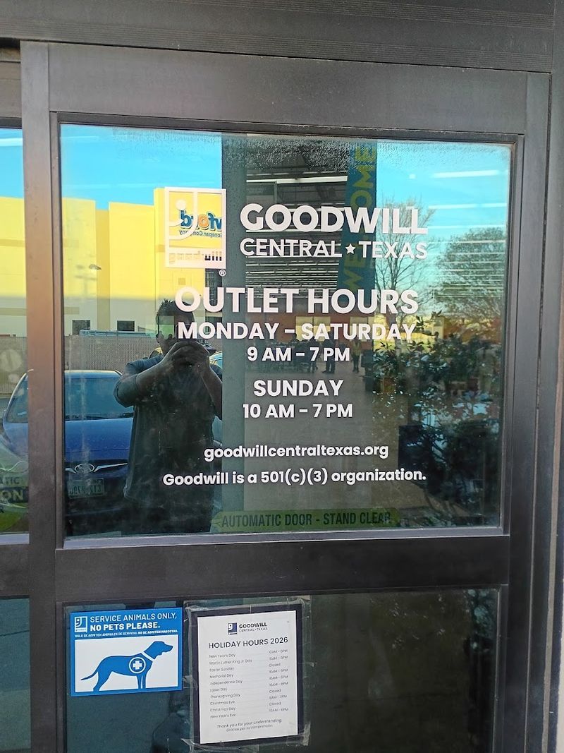 Operating Hours Frustrate Night Owl Shoppers
