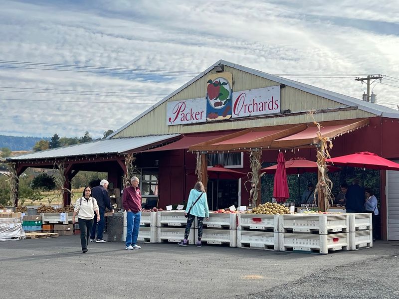 Packer Orchards & Bakery Packer Orchards & Bakery