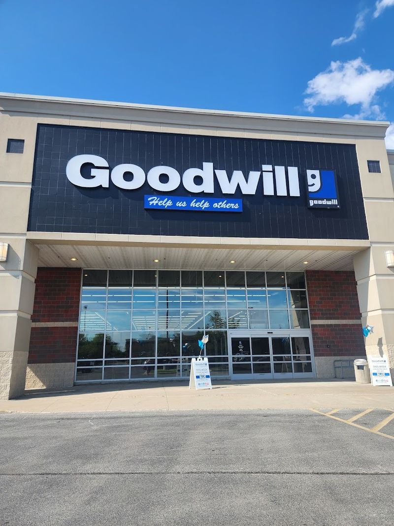 Perrysburg Goodwill Store, Perrysburg, OH Perrysburg Goodwill Store, Perrysburg, OH