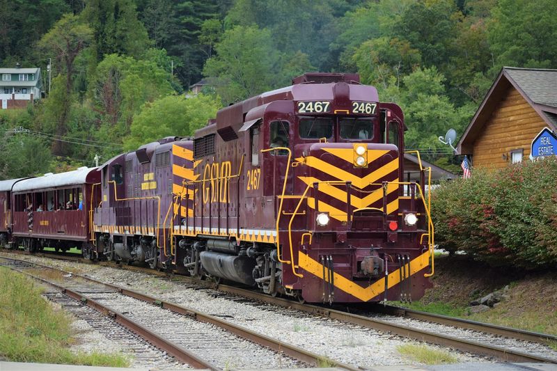 Plan a scenic train-inspired day near the Smokies