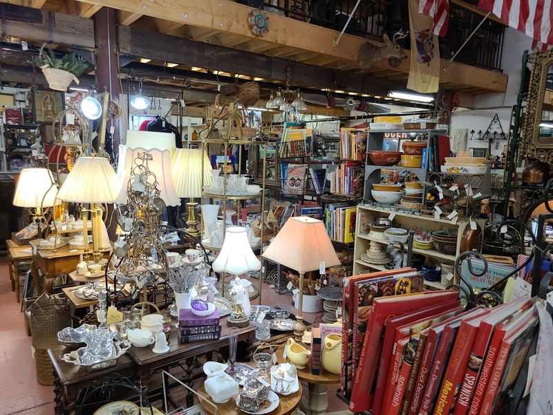 Pyrex and Kitchen Collectibles