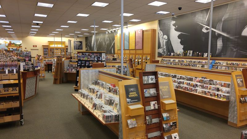 Barnes & Noble (Town & Country, Phoenix)