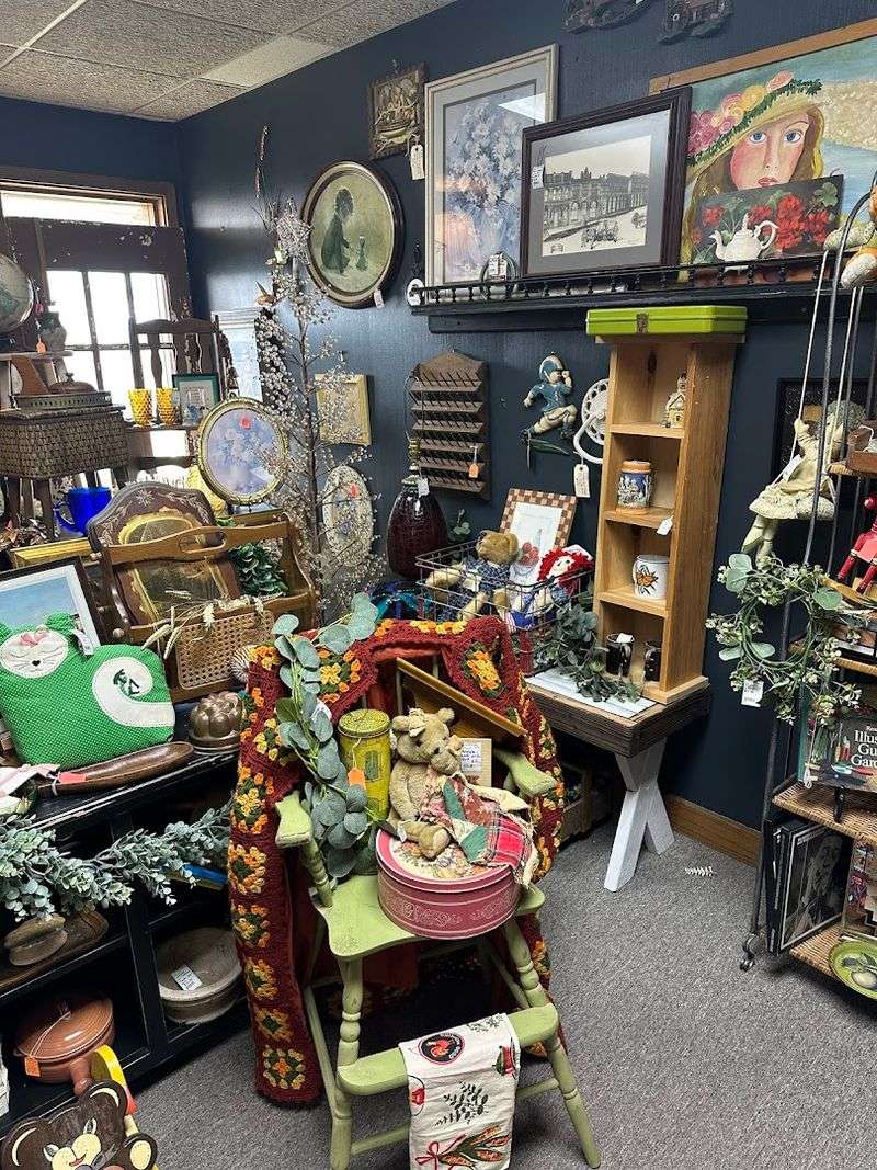 Hwy 102 Flea Market and Antique Mall (Rogers)