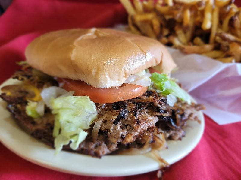 How to Time Your Visit for the Best Seat and Hottest Burger