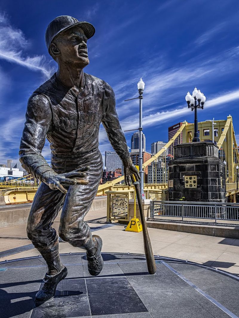 Roberto Clemente Statue, PNC Park, Pittsburgh Roberto Clemente Statue, PNC Park, Pittsburgh