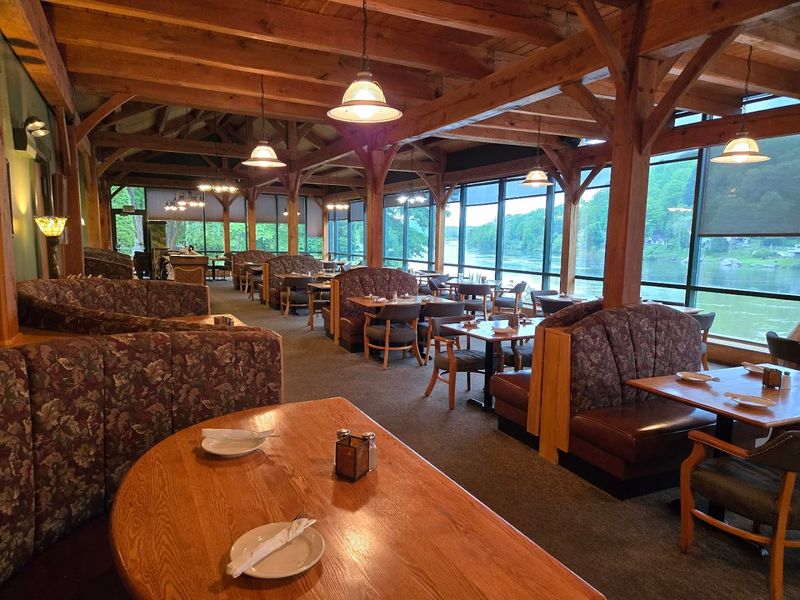 Rustic interiors with cozy Pennsylvania character Rustic interiors with cozy Pennsylvania character