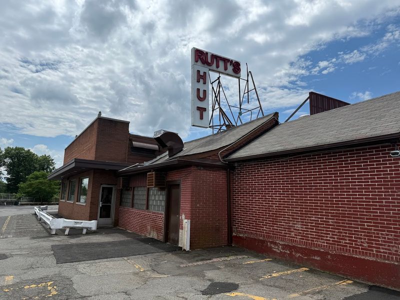 Rutt’s Hut - Clifton