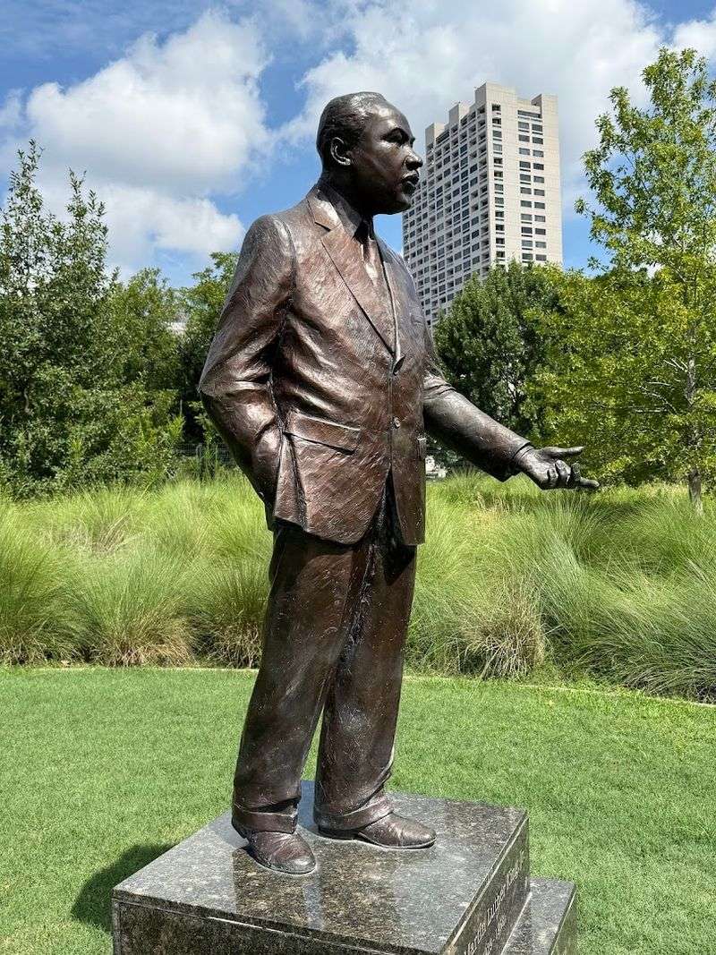 Sculpture Promenade Featuring Notable Figures Sculpture Promenade Featuring Notable Figures