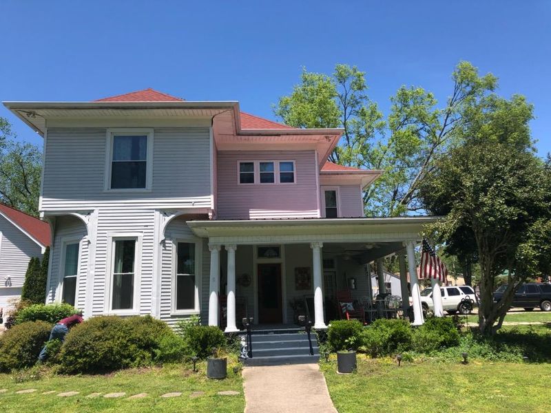 Seasons Bed and Breakfast — Bell Buckle Seasons Bed and Breakfast — Bell Buckle