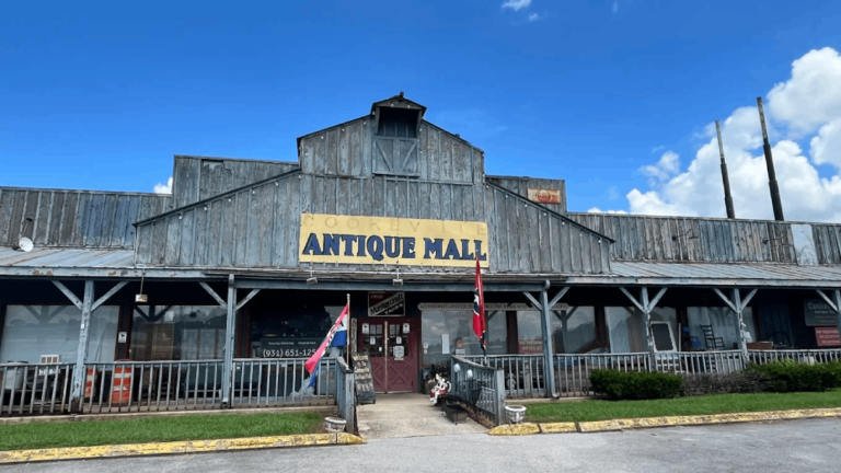 Shoppers Come From All Over Tennessee For The Deals At This Huge Antique Store
