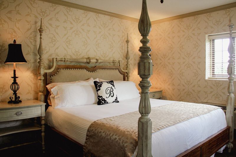 Staying overnight turns dinner into a getaway