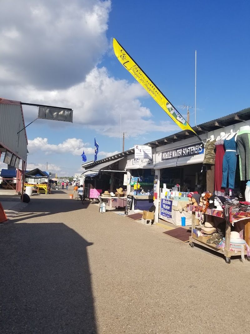 Strategic Shopping Hours and Seasonal Operation Strategic Shopping Hours and Seasonal Operation