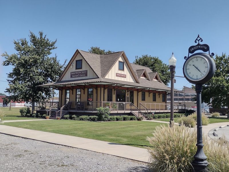 Sweetwater Is The Affordable Tennessee Town Retirees Love For Its Peaceful Pace
