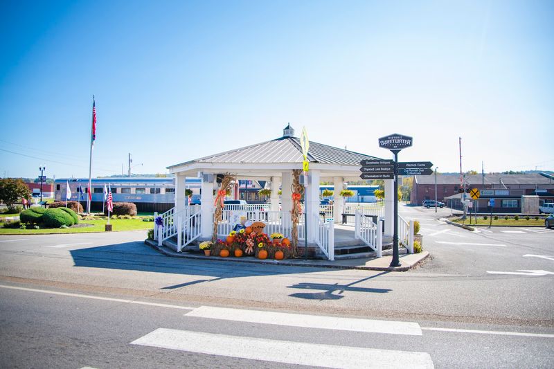 Sweetwater Offers A Peaceful Slice Of Tennessee Without The Big-City Cost