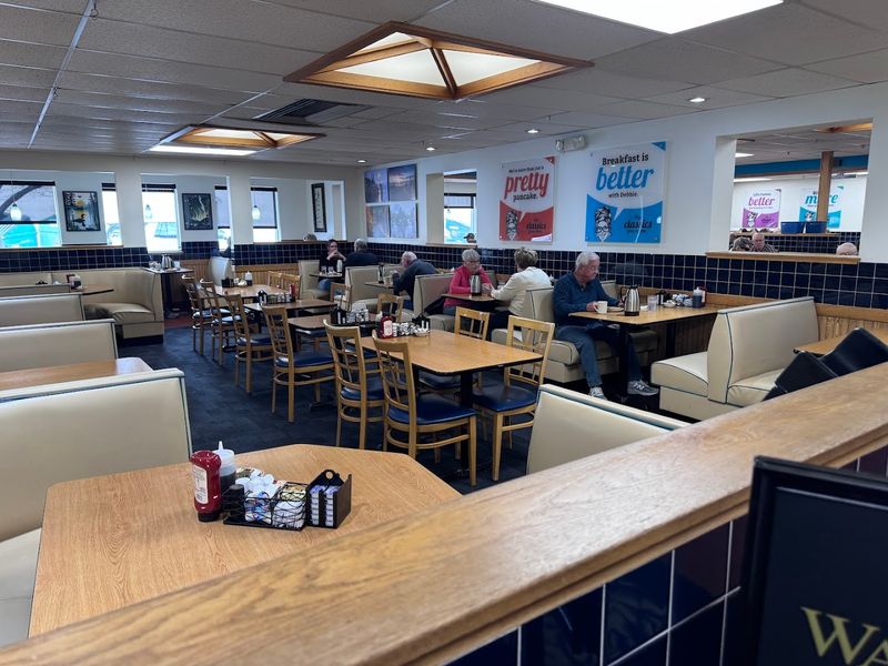 Why Minnesota Regulars Read the Room Fast