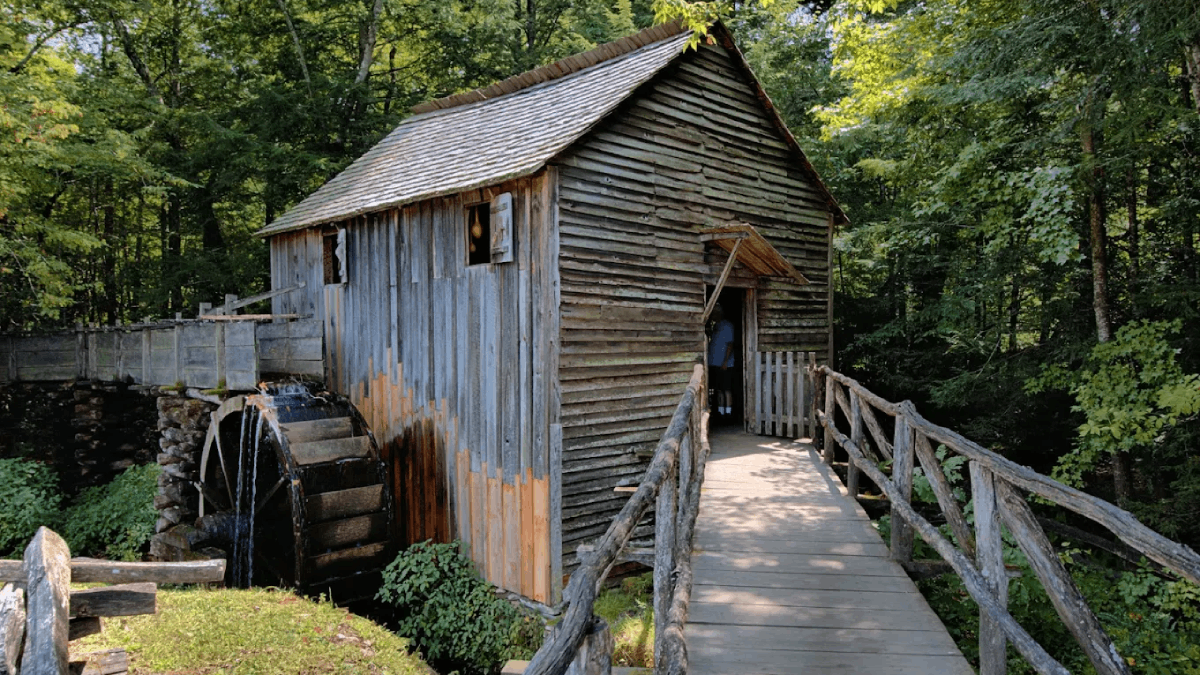 Take a Historic Tennessee Road Trip to 14 Covered Bridges, Old Mills, and Timeless Stops
