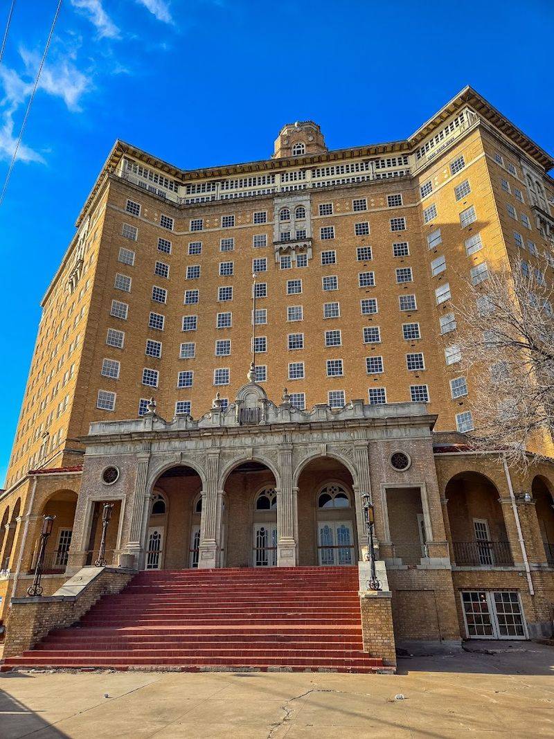The Baker Hotel (Mineral Wells) The Baker Hotel (Mineral Wells)