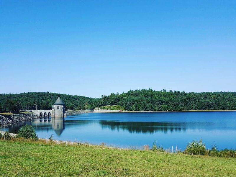 The Barkhamsted Reservoir makes the wild feel even bigger