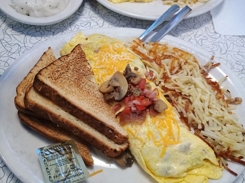 The Breakfast Plates Here Are Big, Comforting, and Made to Satisfy