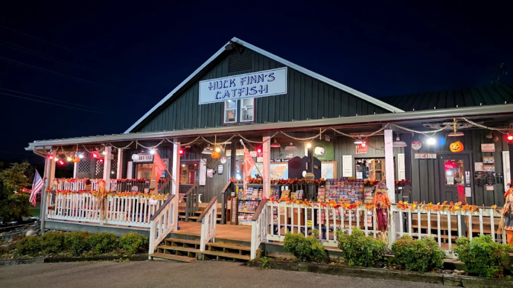 The Crispy Frog Legs At This Humble Tennessee Restaurant Are Out-Of-This-World Good