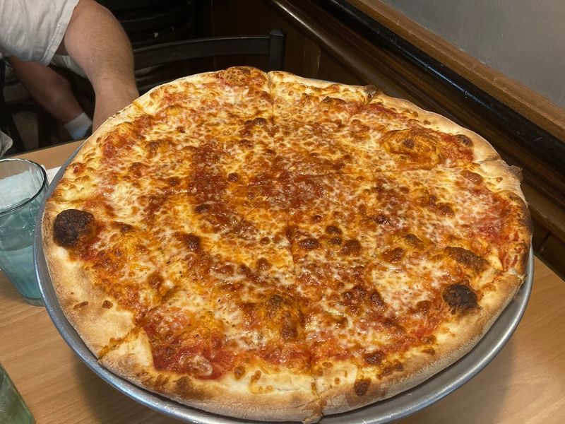 The Crust Is Where Dominick’s Makes Its Case The Crust Is Where Dominick’s Makes Its Case