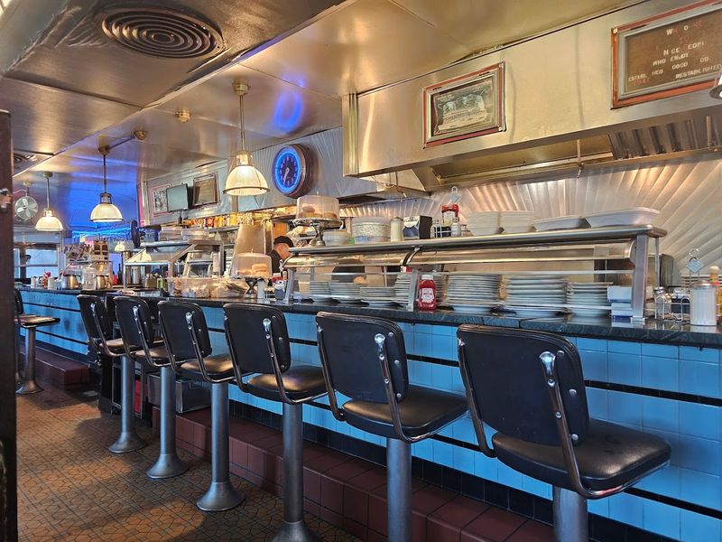The Deluxe Station Diner The Deluxe Station Diner
