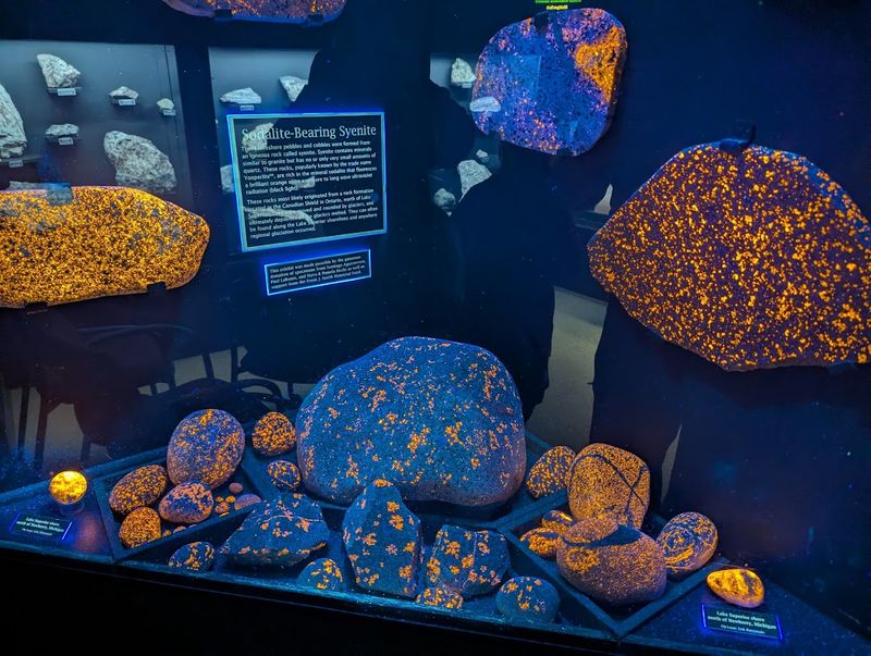The Fluorescent Room — Where Rocks Come Alive Under UV Light The Fluorescent Room — Where Rocks Come Alive Under UV Light