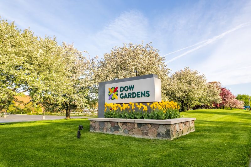 The Garden Cafe and On-Site Amenities