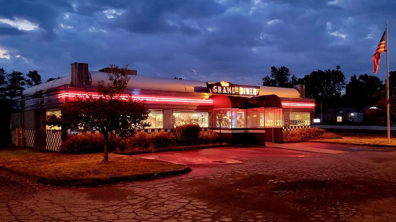 The Grand Diner, Novi The Grand Diner, Novi