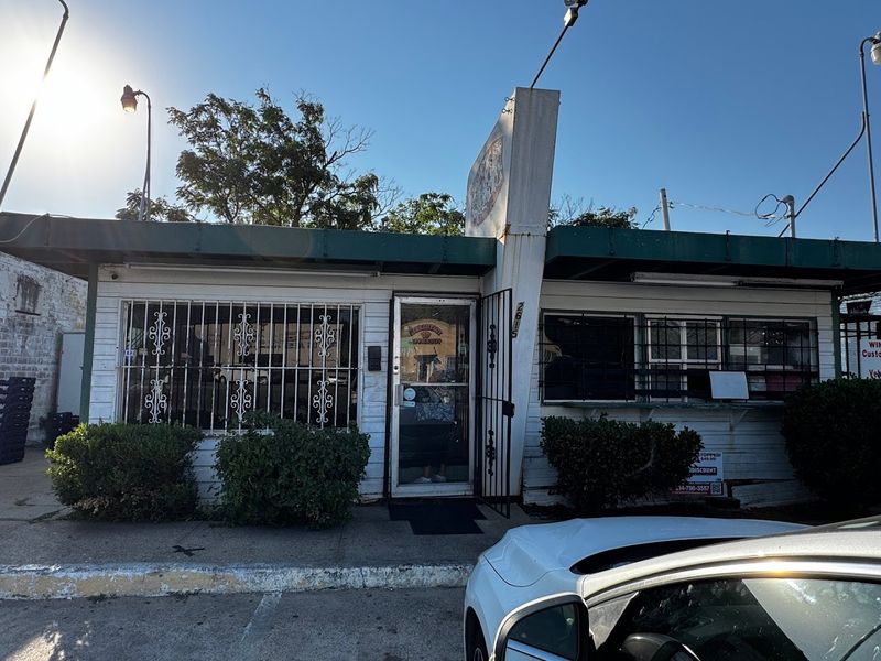 The Hole-in-the-Wall Experience That Defines Oak Cliff The Hole-in-the-Wall Experience That Defines Oak Cliff