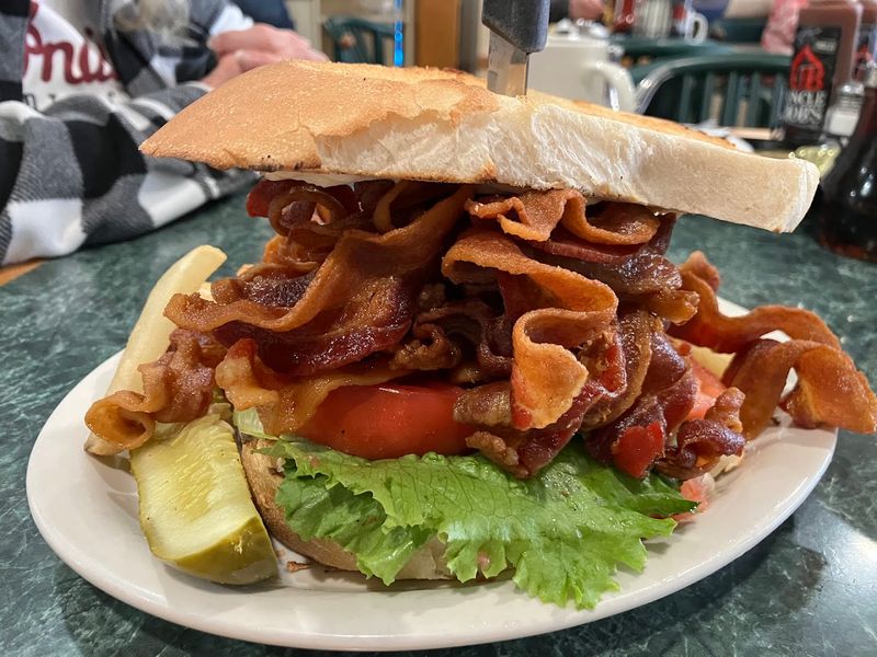 The Iconic One-Pound BLT