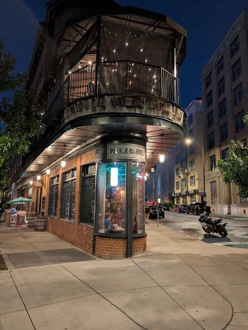 The Laid-Back Bar Vibe That Keeps People Coming Back