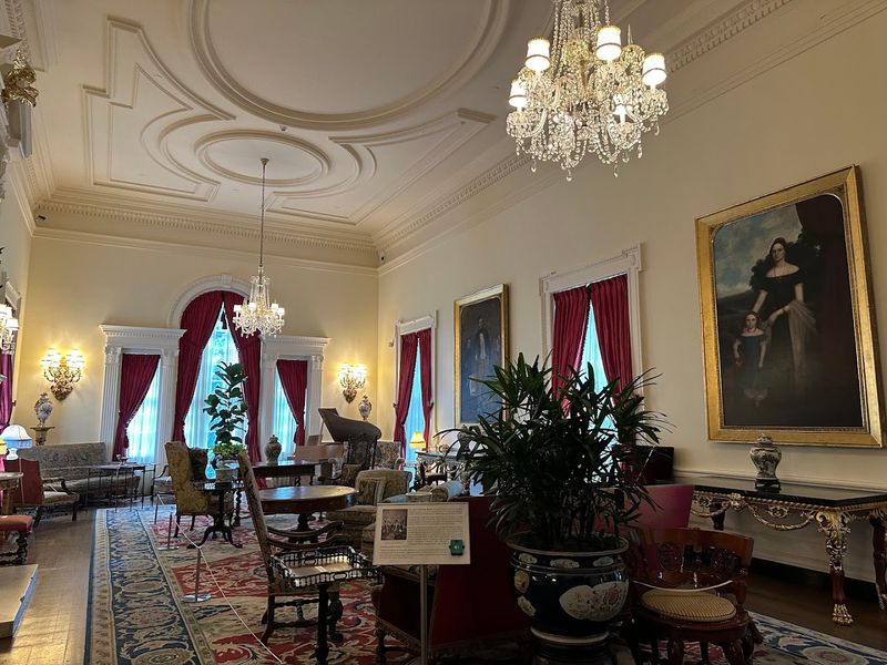 The Mansion Balances History, Art, and Atmosphere The Mansion Balances History, Art, and Atmosphere