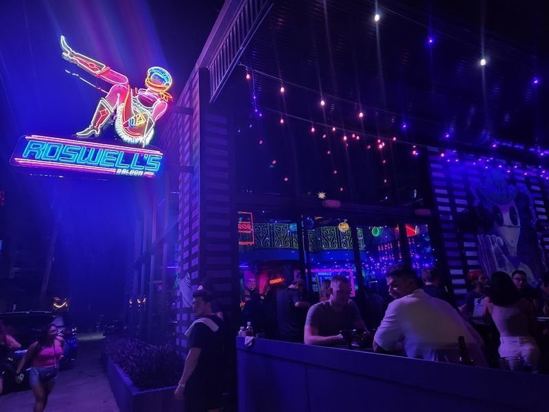 The Perfect Montrose Location For Bar-Hopping Adventures The Perfect Montrose Location For Bar-Hopping Adventures