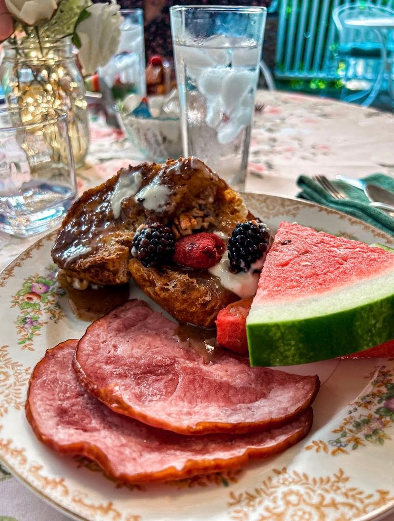 The Picnic Basket Breakfast Delivery That Guests Keep Talking About
