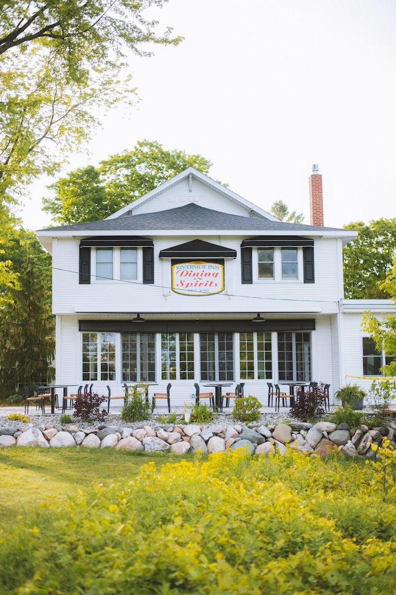 The Riverside Inn, Leland