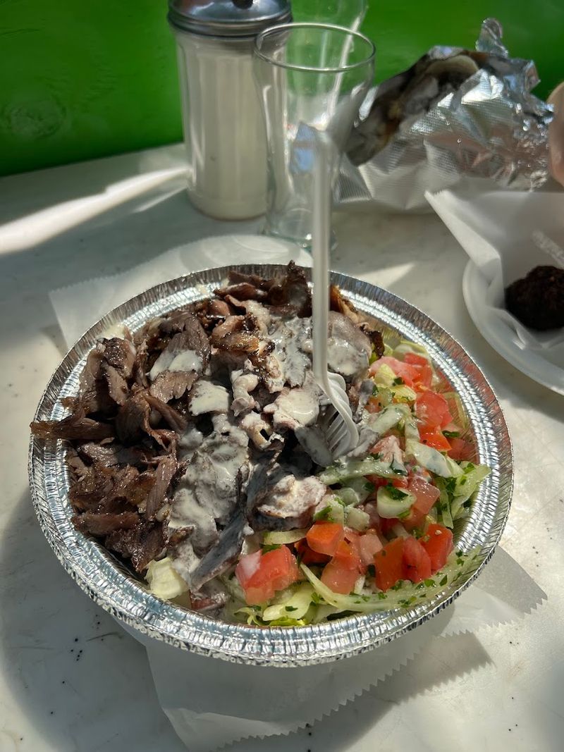 The Shawarma Plate That Turns Simple Ingredients Into Something Unforgettable