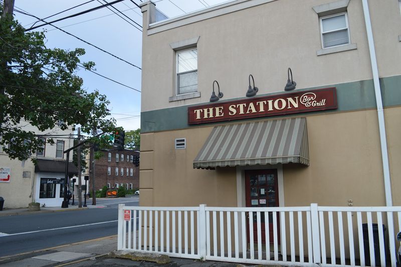 The Station Bar and Grill - Garwood