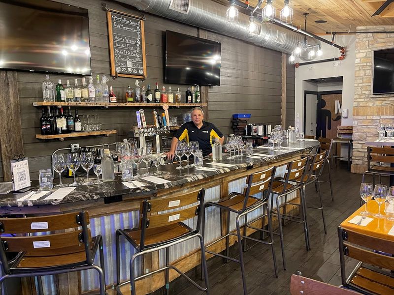The Taproom Vibe That Turns Dinner Into a Night Out
