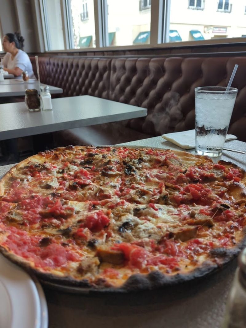 The Thin Charred Crust That Keeps People Coming Back The Thin Charred Crust That Keeps People Coming Back