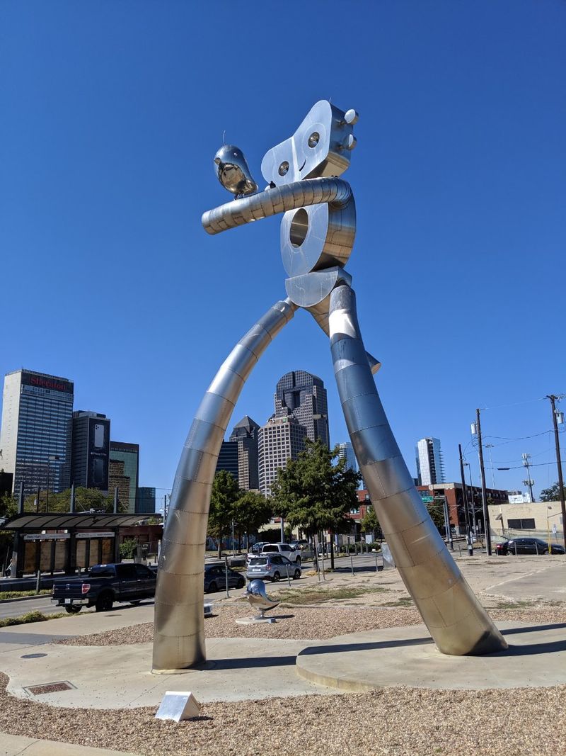 The Traveling Man (Dallas, TX)