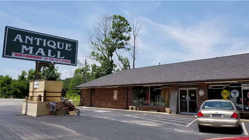 The Underrated Antique Store in Tennessee Where Every Aisle Holds a Surprise